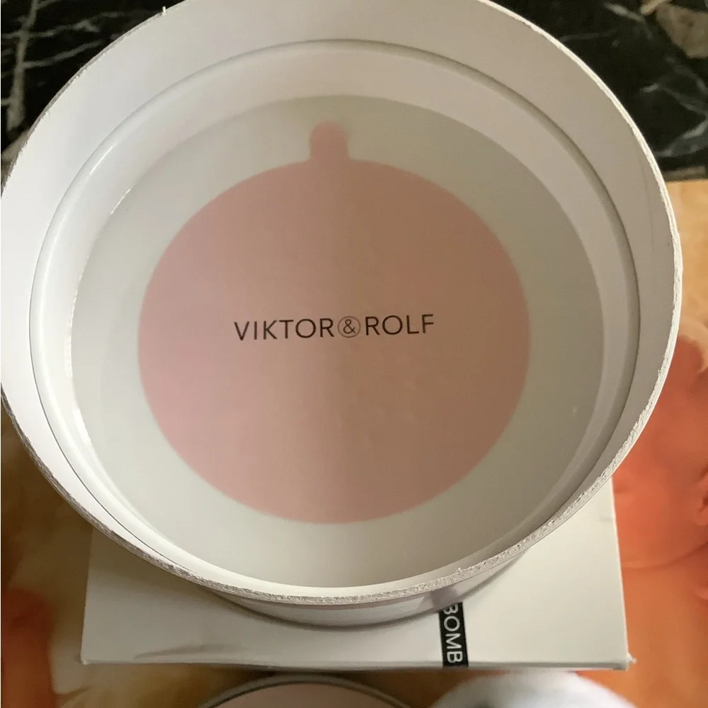 Ultra rare new viktor&rolf flowerbomb bomblicious satin body powder 100 gram